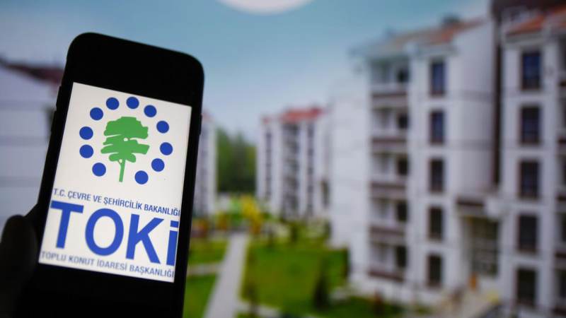 Kavga ettiği amcasını sokak ortasında tabancayla vurdu