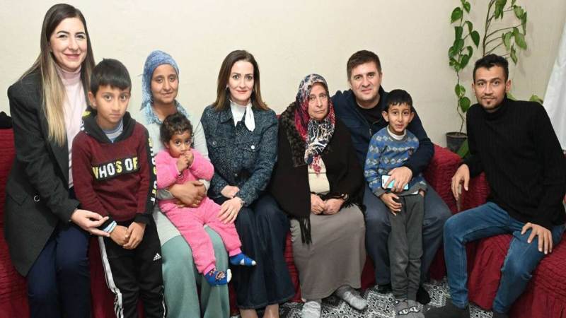 Kavga ettiği amcasını sokak ortasında tabancayla vurdu